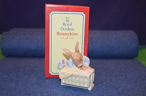 Encantadora figura de Royal Doulton Bunnykins ""New Baby Bunnykins"" 1995 USC RD6483 - Imagen 1 de 12