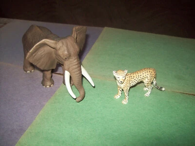 LOTE DE DUAS FIGURAS DE ELEFANTE E CHITA DE ANIMAIS SELVAGENS SCHLEICH - Imagem 1 de 4