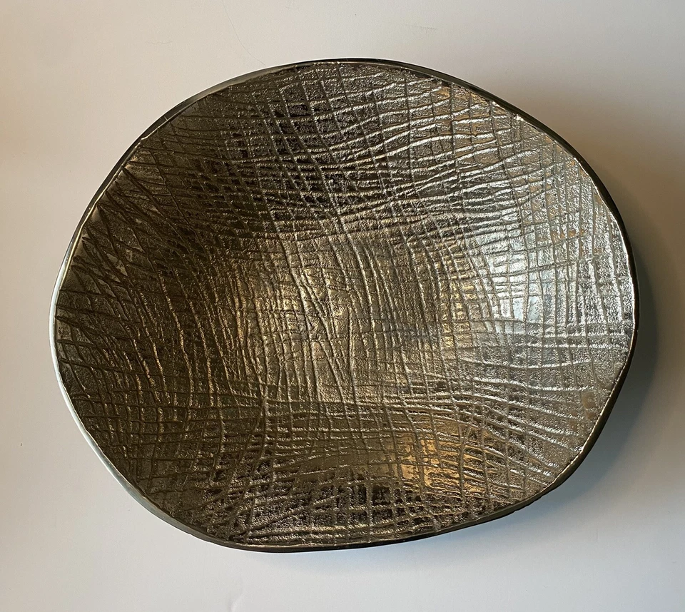 Linda tigela grande texturizada de metal atribuída à bola Beatriz rara - Imagem 1 de 4