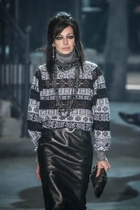 Neu mit Etikett Chanel 2016 Métiers d'Art GUIPURE PULLOVER PULLI MIT SPITZENBESATZ, FR36, US 4 - Bild 1 von 21