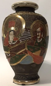 Made In Japan Satsuma Hand Painted Vase With Three Figures 9" Tall 5" Wide - Picture 1 of 9