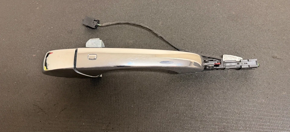 Manija de puerta exterior cromada Chrysler Town & Country 2011-2016 delantera derecha OEM Foto 1 de 4