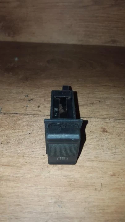 Interruptor pantalla térmica Audi 100 1992 (interruptor calentador ventana) 89394150 #89744-74 Foto 1 de 1