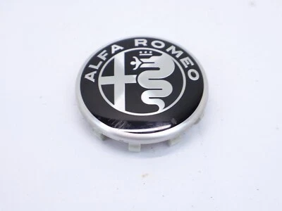 2022 Alfa Romeo Giulia roda centro tampa tampa logotipo OEM preto 697390 - Imagem 1 de 4