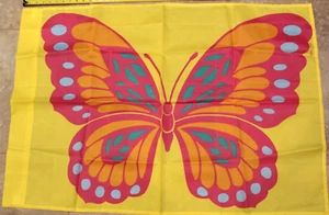 Bandera Casa Bandera Nylon 28x41 Primavera Verano Rosa Naranja Mariposa sobre Amarillo - Imagen 1 de 6