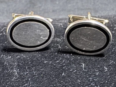 Gemelos clásicos minimalistas esmaltados negros en plata de ley Foto 1 de 4