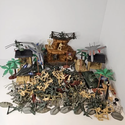 True Heroes Sentinel 1 Mega Bolsa del Ejército Juguetes Militares R EE. UU. 2015 Tanques Aviones Soldados Foto 1 de 4