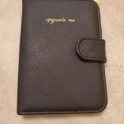 Estuche con soporte para pasaporte negro Upgrade Me... Portatarjetas de identificación y crédito. Foto 1 de 4