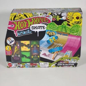 Hot Wheels Tony Hawk HQ Skatepark Set with 2 Exclusive Boards & Shoes Brand New - Picture 1 of 8