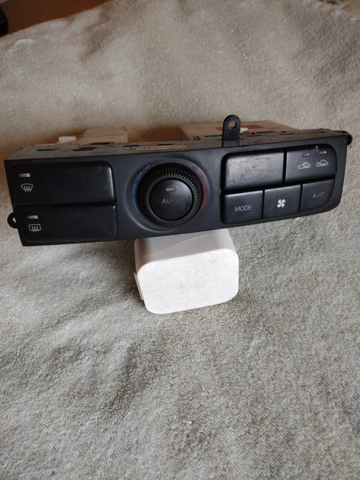 1998 Mazda Millennia Temperature Control Unit - Imagem 1 de 3