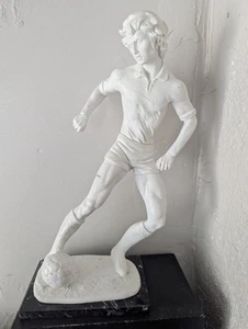 A. SANTINI SCULPTURE STATUE FIGURINE 11" SOCCER PLAYER - Picture 1 of 3