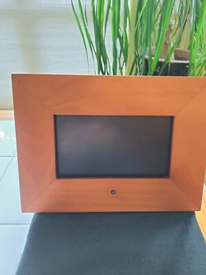 Polaroid XSA-00750B 7" Digital Picture Frame - Image 1 of 3