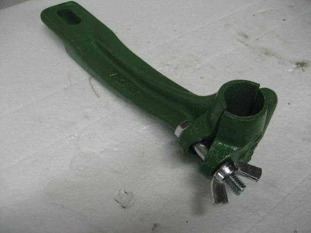 JOHN DEERE TRACTOR MODEL A/B/D/G/GP/H NEW REPRODUCTION UMBRELLA BRACKET F 517 A - Image 1 of 1