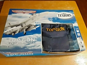 2003 TESTORS Model TOP GUN FA-18 HORNET Kit #75240 with TOP GUN CAP - Picture 1 of 2