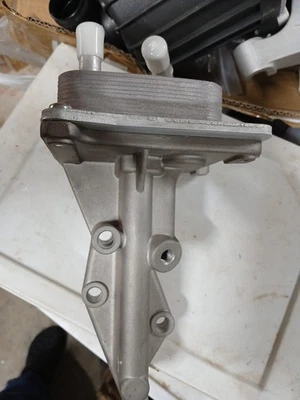 Enfriador de aceite de motor compatible con Nissan Altima Sentra 21300JA06A 2007-2013 2,5 L L L4 Foto 1 de 4