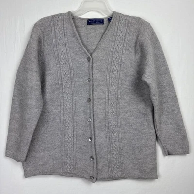 Cárdigan Karen Scott Gris Lana Tejido con Cable 1X Cuello en V VER FOTOS Foto 1 de 4
