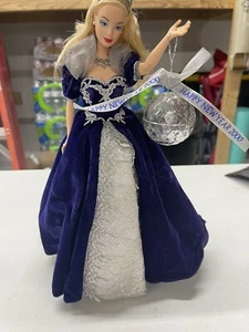 2000 Millennium Barbie Mattel mit Kunstkristallkugel Ornament - Bild 1 von 4