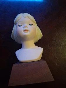 A Childs World By Frances Hook Bust Figurine Girl Vintage 1981 Limited Ed. #3021 - Picture 1 of 6