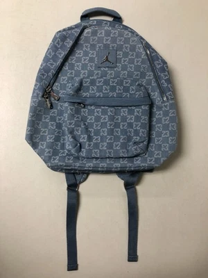 Mochila Nike Jordan Monograma Denim 20.8 L MA9059-571 Foto 1 de 4