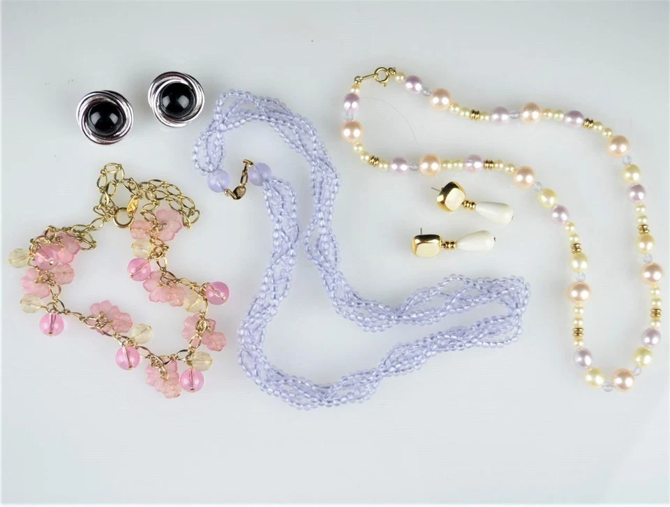 VINTAGE TRIFARI & NAPIER NECKLACE-EARRING LOT (5) - NAPIER (1) TRIFARI (4) - Image 1 of 4