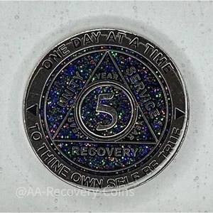 5 Años Alcohólicos Anónimos Medallón Negro Plateado AA Sobriedad Chip Moneda - Imagen 1 de 6