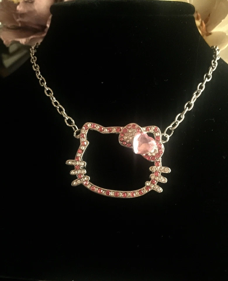 Colar pingente Hello Kitty coração rosa cristais folheados a rádio strass - Imagem 1 de 1