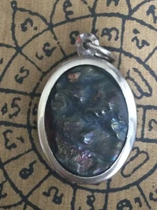 Raro 7 Colores Arco Iris Leklai Colgante Superior Protector Bendito Poderoso Amuleto de Piedra - Imagen 1 de 5