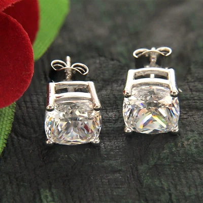 Aretes solitarios de circonitas cúbicas de corte cojín de 11 quilates en plata 925 Foto 1 de 4