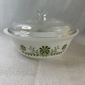 Vintage Glasbake 2 Qt Round Covered Casserole/Vegetable Dish Green Daisies Lid - Picture 1 of 6