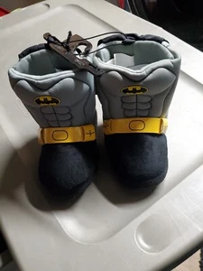 DC Batman Caped Slippers, Size 7/8, New - Picture 1 of 2