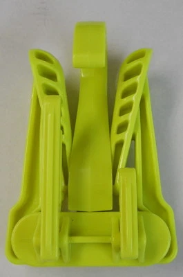 XS SCUBA Wetsuit Travel Folds Hanger Scuba Diving Gear New Yellow
