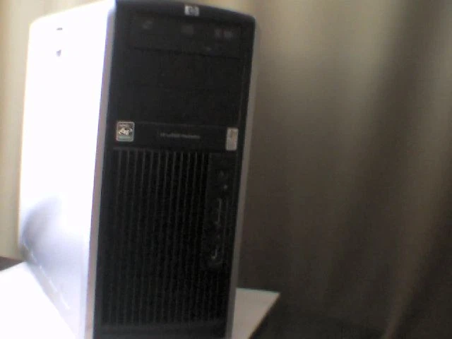 HP xw9400 Workstation Computer Dual CPU Dual-Core Opteron 2600 w/16GB EM244AV  - Image 1 of 4