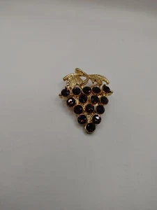 VTG Pin/Brooch goldtone Purple Rhinestones grape Cluster - Picture 1 of 8