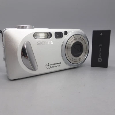 Sony Digital Camera Cybershot DSC-P8 3.2MP Silver Tested - Image 1 of 4
