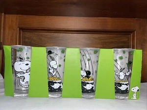 Peanuts SNOOPY & WOODSTOCK paquete de 4 16 oz. Juego de vidrio para el día de San Patricio vacaciones - Imagen 1 de 10