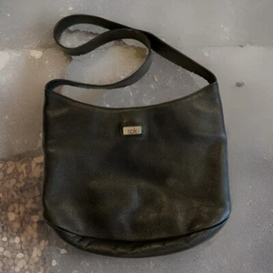 Bolso de Hombro The Sak Cuero Puro Guijarro Negro con Bolsillos con Cremallera Magnético - Imagen 1 de 11