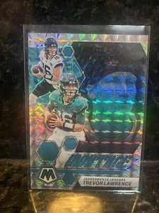 2023 Posaico Calcio Panini - Montaggio #M-13 - Mosaico Argento Trevor Lawrence - Foto 1 di 2