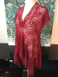 Top túnica de encaje rojo corazón y dorado talla M nuevo sin etiquetas nailon hecho en Los Ángeles venta al por menor $65 - Imagen 1 de 10