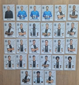Panini Copa Mundial de la FIFA Qatar 2022 - Lote de 27 pegatinas extra DFB - Juego completo - Imagen 1 de 1