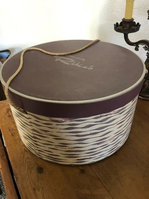 DE COLECCIÓN Distintivamente Rike's Sombrero Caja Moraine Room 13" por 9" Borgoña/Verde Oliva Foto 1 de 4