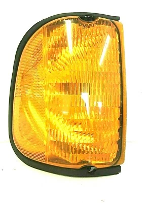 Luz delantera esquina izquierda 92-97 Ford Econoline E150 E250 E350 OEM YC2X-13216-A Foto 1 de 4