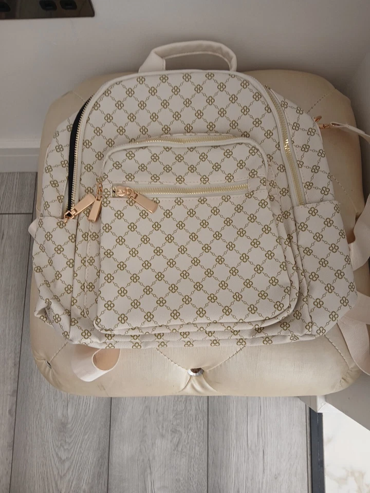 Mochila de moda con textura de piedra para mujer Foto 1 de 4