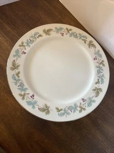 Fine China of Japan VINTAGE 6701 Grapes - 10-3/8" DINNER PLATE - Picture 1 of 3