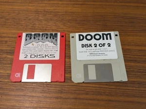 1993 DOOM 3D ID SOFTWARE SHAREWARE V1.666 PC GAME 3.5 FLOPPY 2 DISC SET - Picture 1 of 2