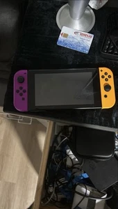 Nintendo Switch - Picture 1 of 6