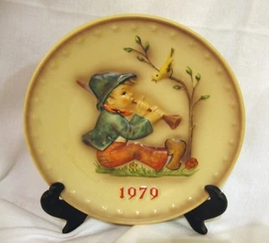 Lección anual de canto en plato Goebel MI Hummel 1979 - Imagen 1 de 1