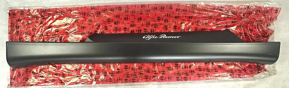 Alfa Romeo GTV & Spider (1998-2006) Door Sill Moulding (Right Side) 113336999 - image 1 of 4