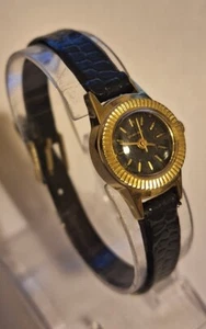 Beautiful Quemex Ladies Quartz Watch For Repairs - Picture 1 of 3
