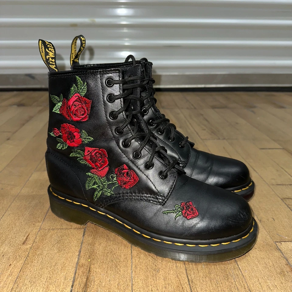 Botas Mono Dr Martens 1460 Vonda Para Mujer Talla 8 Cuero Negro Floral Bordado Foto 1 de 4