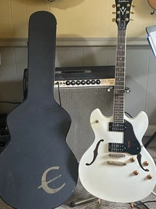 Washburn HB-30 Hollow Body Electric Guitar and Epiphone Case. - Picture 1 of 13